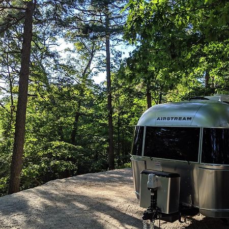 Airstream Caravel 2020 Loblolly Pines Adventure Camp Hotel Eureka Springs Eksteriør billede